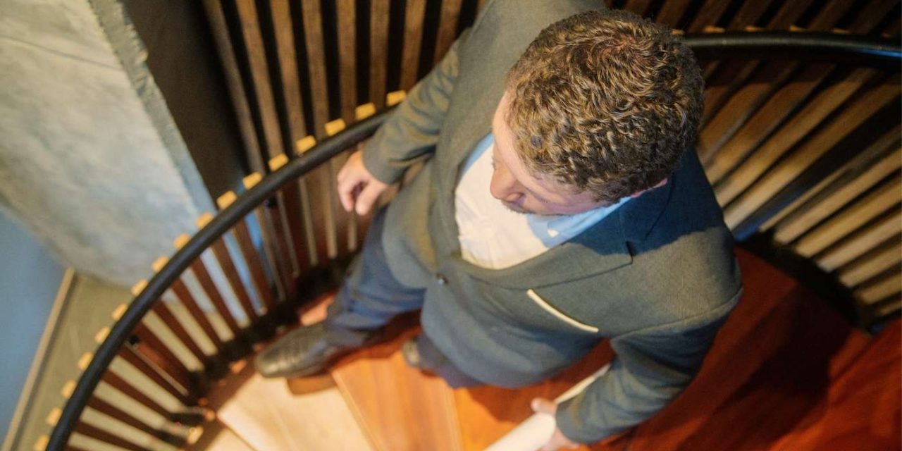 Silence, ça monte ! Quel Escalier Choisir pour une Maison Paisible ?